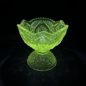 EAPG Antique Buzz Star US Glass Mini Fruit Pedestal Child Punch Bowl UV Reactive
